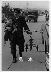 昭和31年、春日原ベース通りで撮影された迷子のポストカードの写真