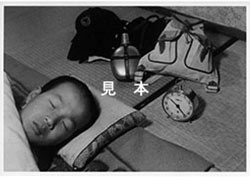昭和27年に撮影された遠足前夜の長男のポストカードの写真