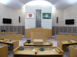 写真：傍聴席からみた議場