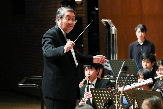 写真：指揮者を務める清繁さん