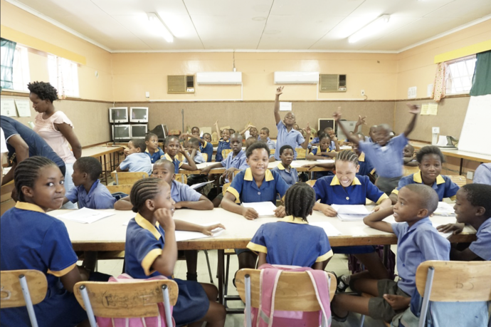 写真:学校の子どもたち