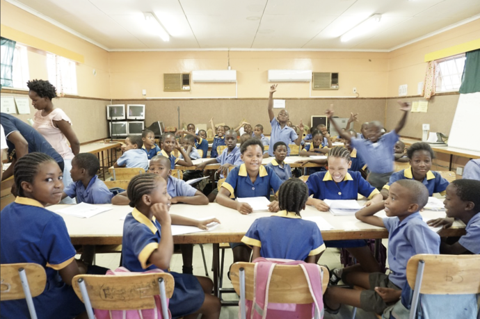 写真：学校の子どもたち