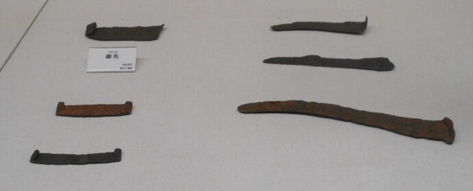 金属の道具（手鎌、鉄鎌）の写真