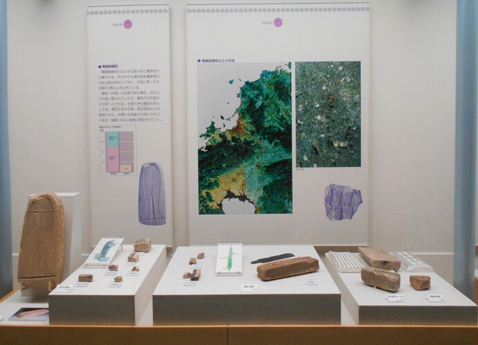 青銅器鋳型(戈、剣、鏃)の写真