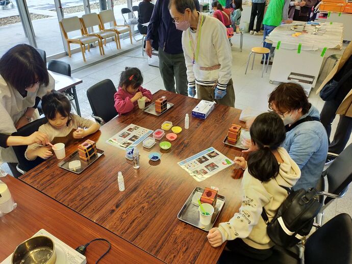 資料館イベントの補助風景