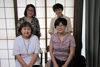 写真:小さな家「処々」のスタッフの皆さんの集合写真
