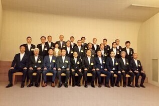 写真:記念撮影の様子