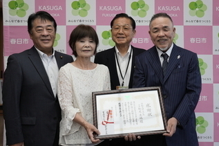 写真:記念撮影の様子