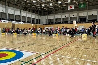 写真:始球式の様子