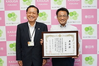 写真:記念撮影の様子