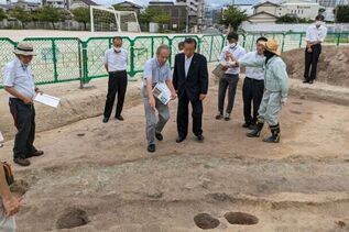 写真：現地視察の様子