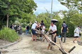 写真:そうめん流しの様子