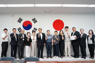 写真: 記念撮影の様子