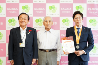 写真: 記念撮影の様子