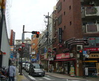 写真：春日原駅へのアクセス道路