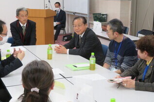 写真：懇話会の様子