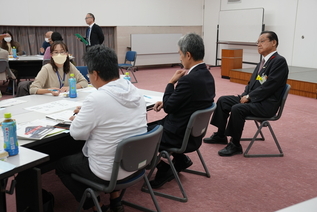 写真： 懇話会の様子