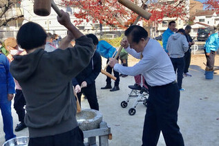 写真：餅つきの様子