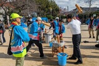 写真:餅つきの様子