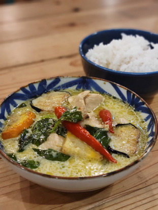 画像：ヤミーメコンの商品「グリーンカレー」の写真