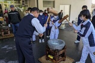 写真:餅つき大会の様子