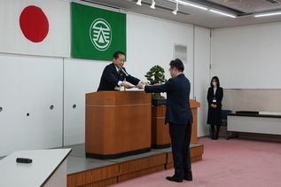 写真：表彰状授与の様子