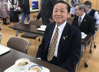 写真：子ども食堂での市長