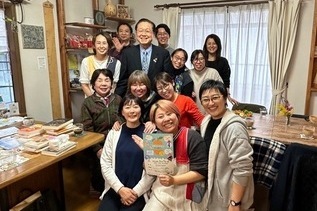 写真:記念撮影の様子