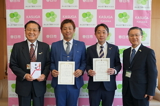 写真:記念撮影の様子