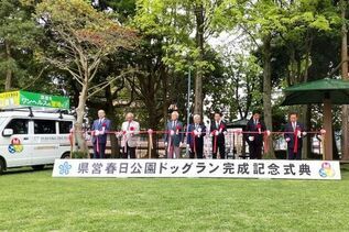 写真:テープカットの様子