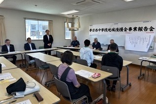 写真:事業報告会での市長あいさつの様子