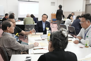 写真：懇話会の様子