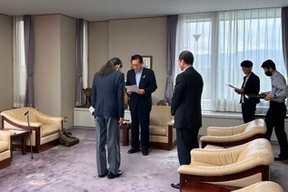 写真:辞令書交付の様子