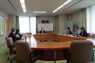 写真：新任係長とのランチトークの様子