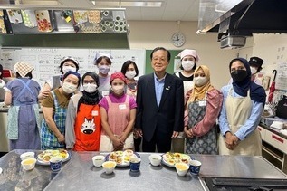 写真:記念撮影の様子