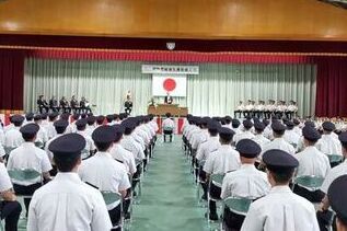 写真：一般陸曹候補生課程教育修了式の様子