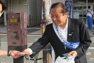 写真:街頭啓発の様子