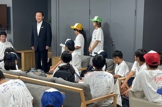写真:帰港式での市長あいさつの様子