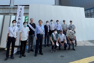 写真:記念撮影の様子