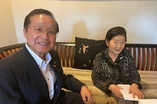 写真:記念撮影の様子