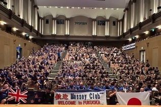 写真:記念撮影の様子