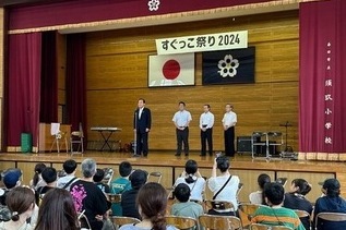 写真:すぐっこ祭りでの市長あいさつの様子