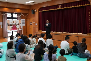 写真：地区文化祭での市長あいさつの様子