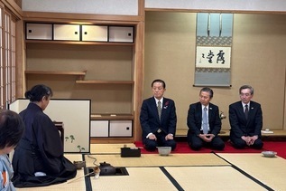 写真:お茶会の様子
