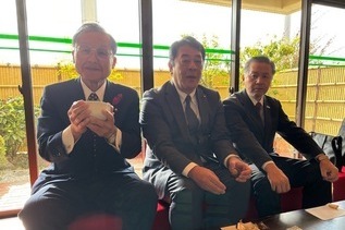 写真:お茶会の様子
