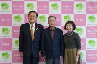 写真：記念撮影の様子