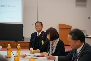 写真:懇話会の様子