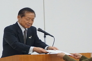 写真:辞令書交付の様子