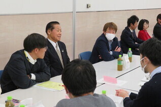 写真：懇話会の様子