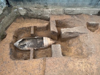 須玖岡本遺跡岡本地区28次調査で発見された甕棺墓の写真